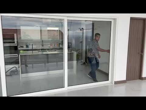 Caracter&iacute;sticas y ventajas de las puertas corredizas de PVC